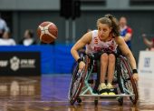 La intrépida Lourdes Ortega, el baloncesto al ritmo de la música 