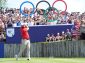 A Jon Rahm se le escurre la medalla de las manos